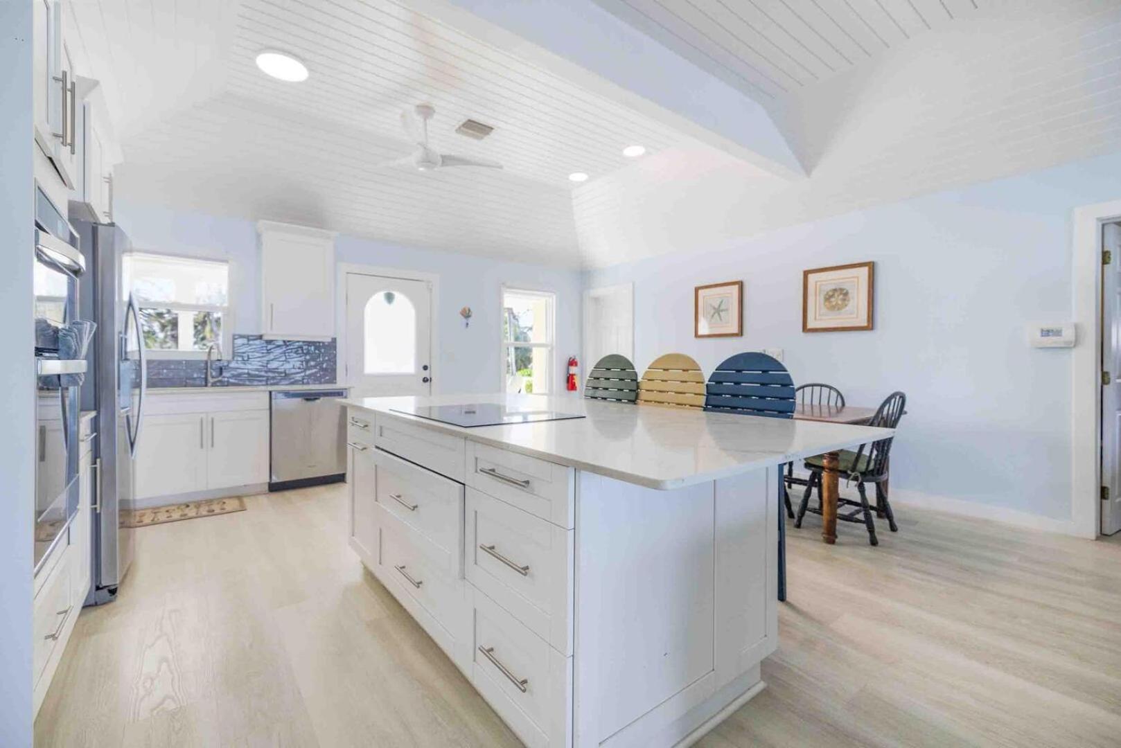 Thatch Hill - Renovated Beach House With Pool, Short Walk To The Rum Point Club Driftwood Village Exterior foto