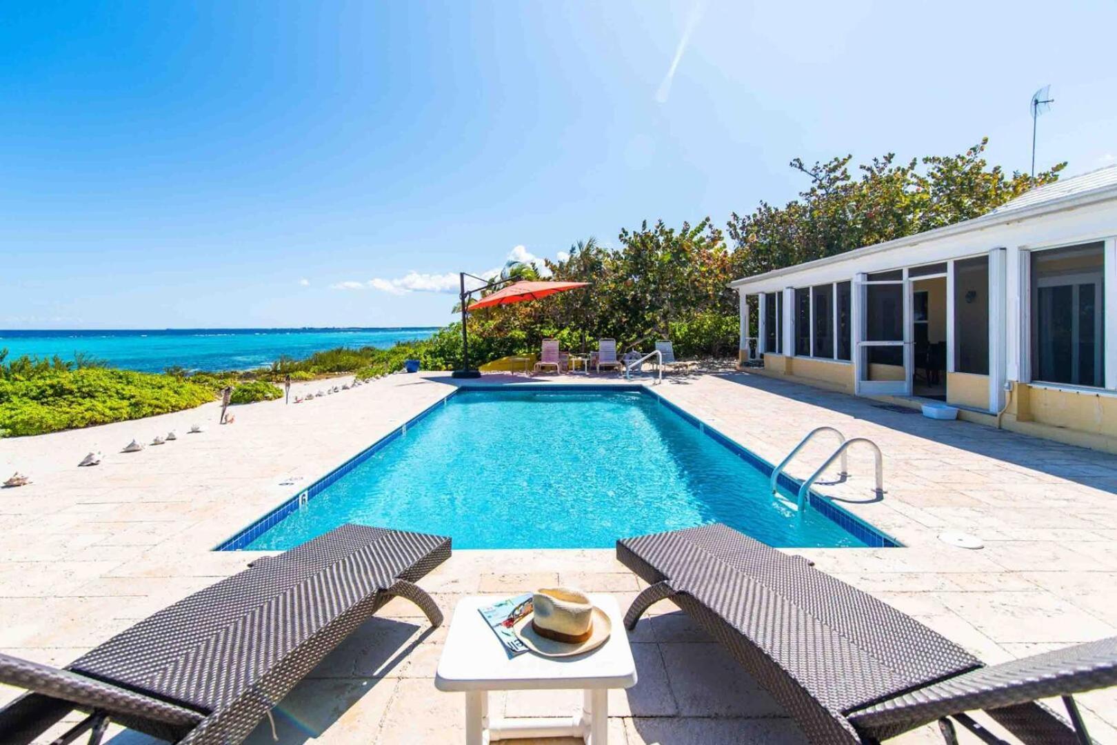 Thatch Hill - Renovated Beach House With Pool, Short Walk To The Rum Point Club Driftwood Village Exterior foto